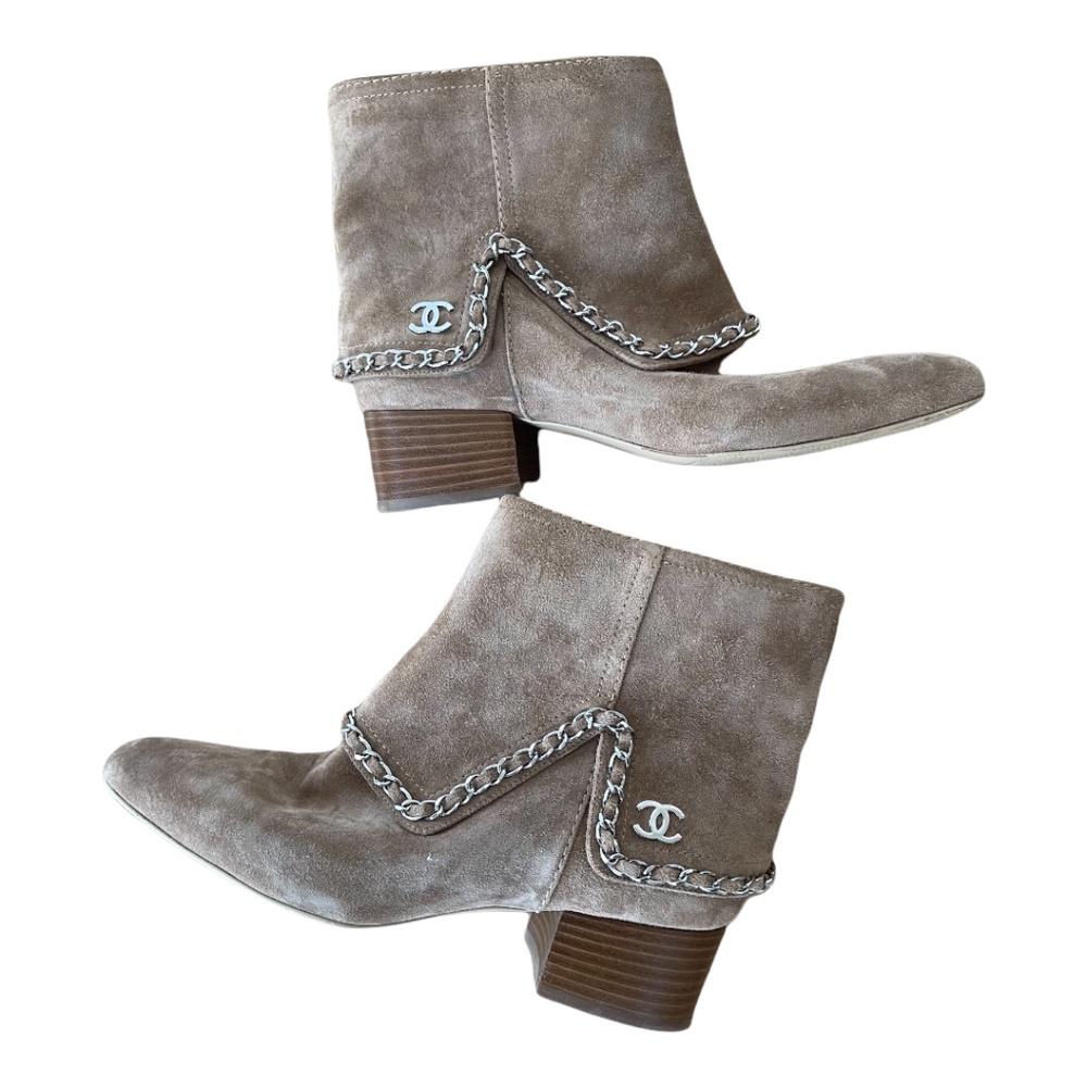 CHANEL 2019 Tan Suede Chain Ankle Boots